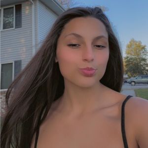 Meet your Posher, Briana